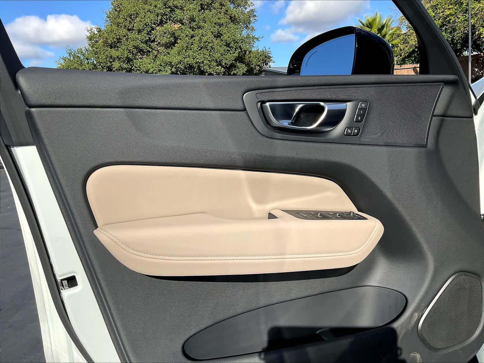 New 2026 Volvo XC60 B5 Plus w/ Protection Package Premier AWD/4WD image 24