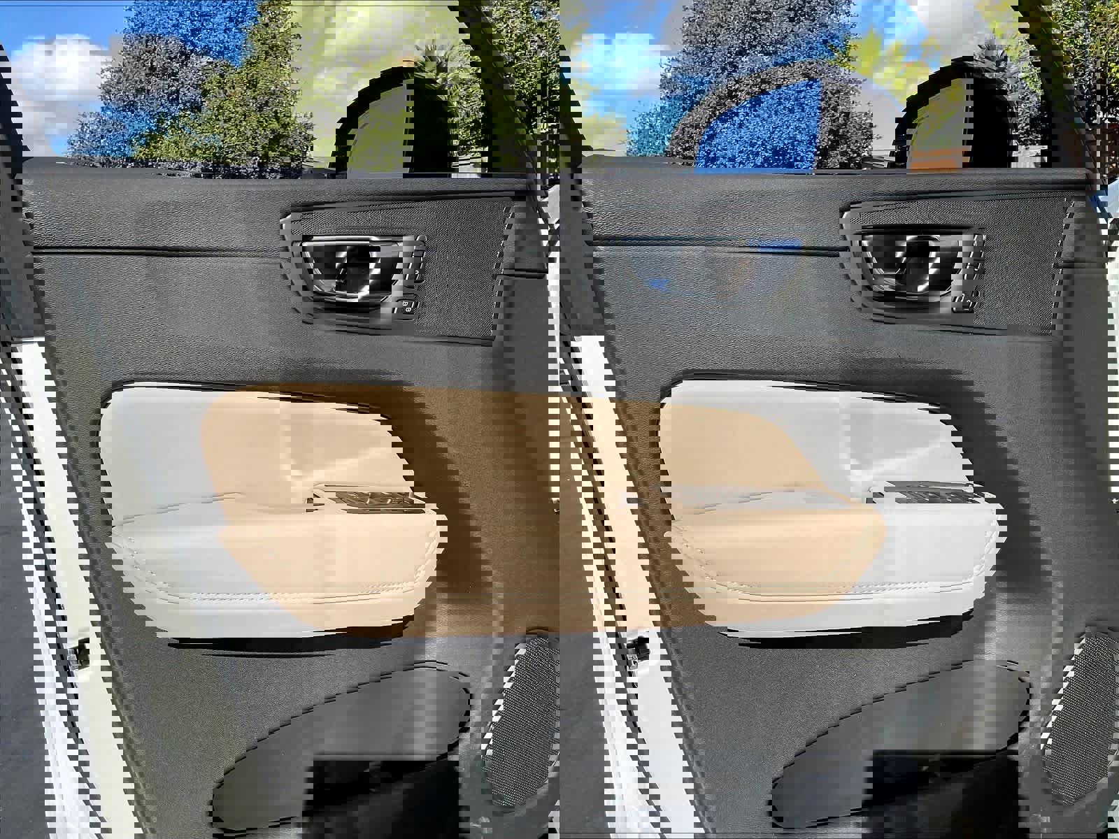 New 2026 Volvo XC60 B5 Plus w/ Protection Package Premier image 24