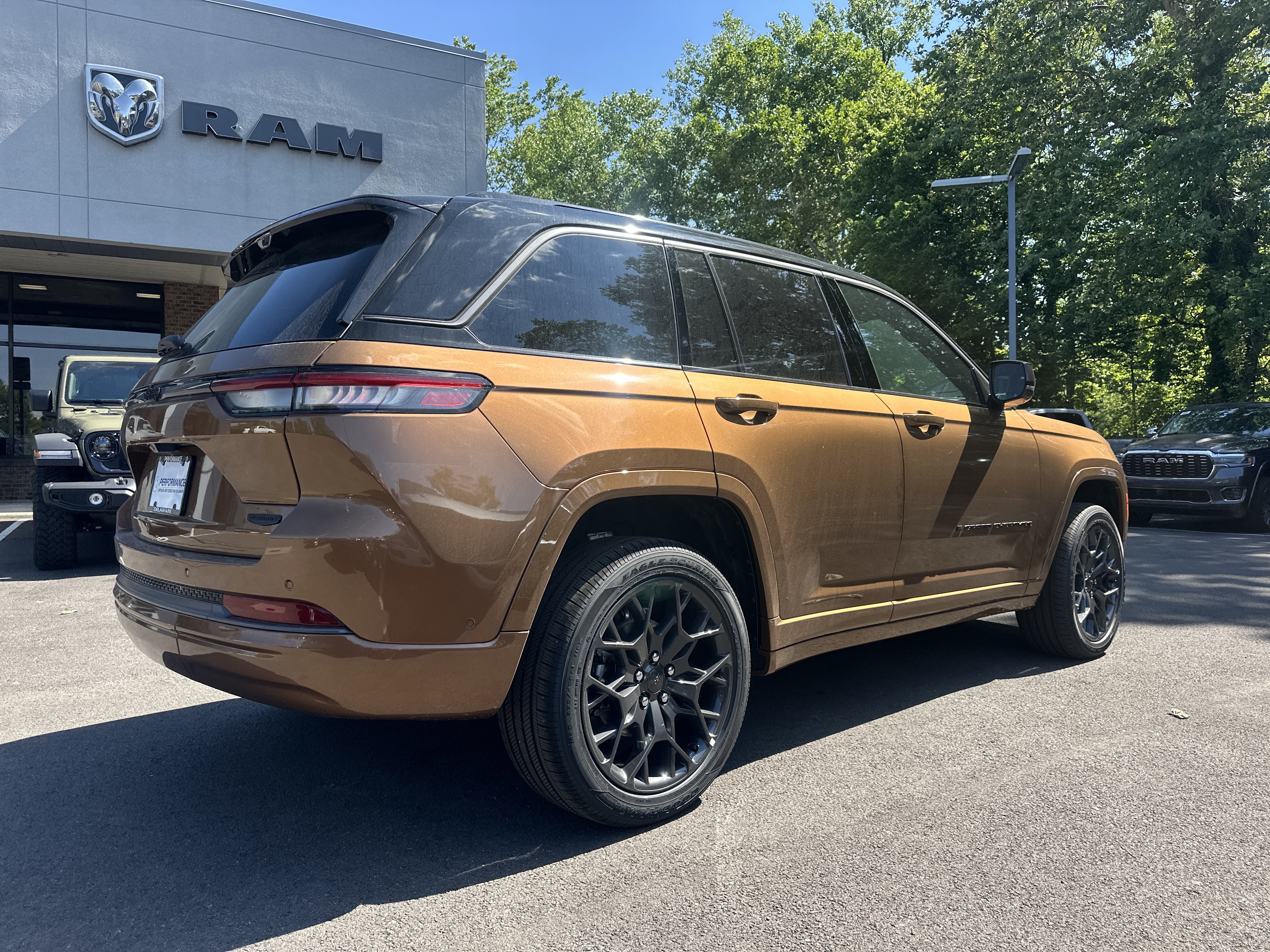 New 2026 Jeep Grand Cherokee Summit w/ Obsidian Package AWD/4WD image 20