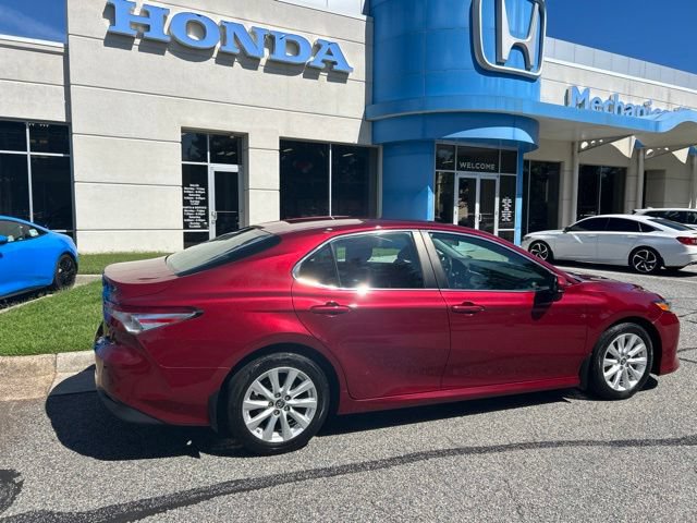 Used 2018 Toyota Camry LE FWD image 5