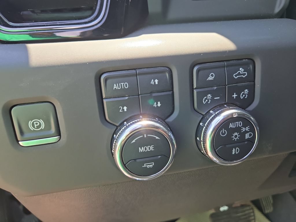Used 2025 GMC Sierra 2500 AT4 AWD/4WD image 20