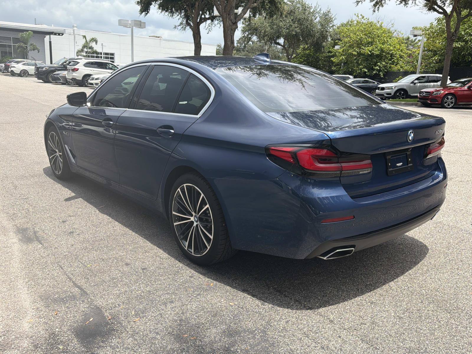 Used 2023 BMW 530e w/ Premium Package RWD image 5