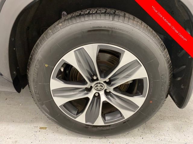 Used 2023 Toyota Highlander XLE image 11