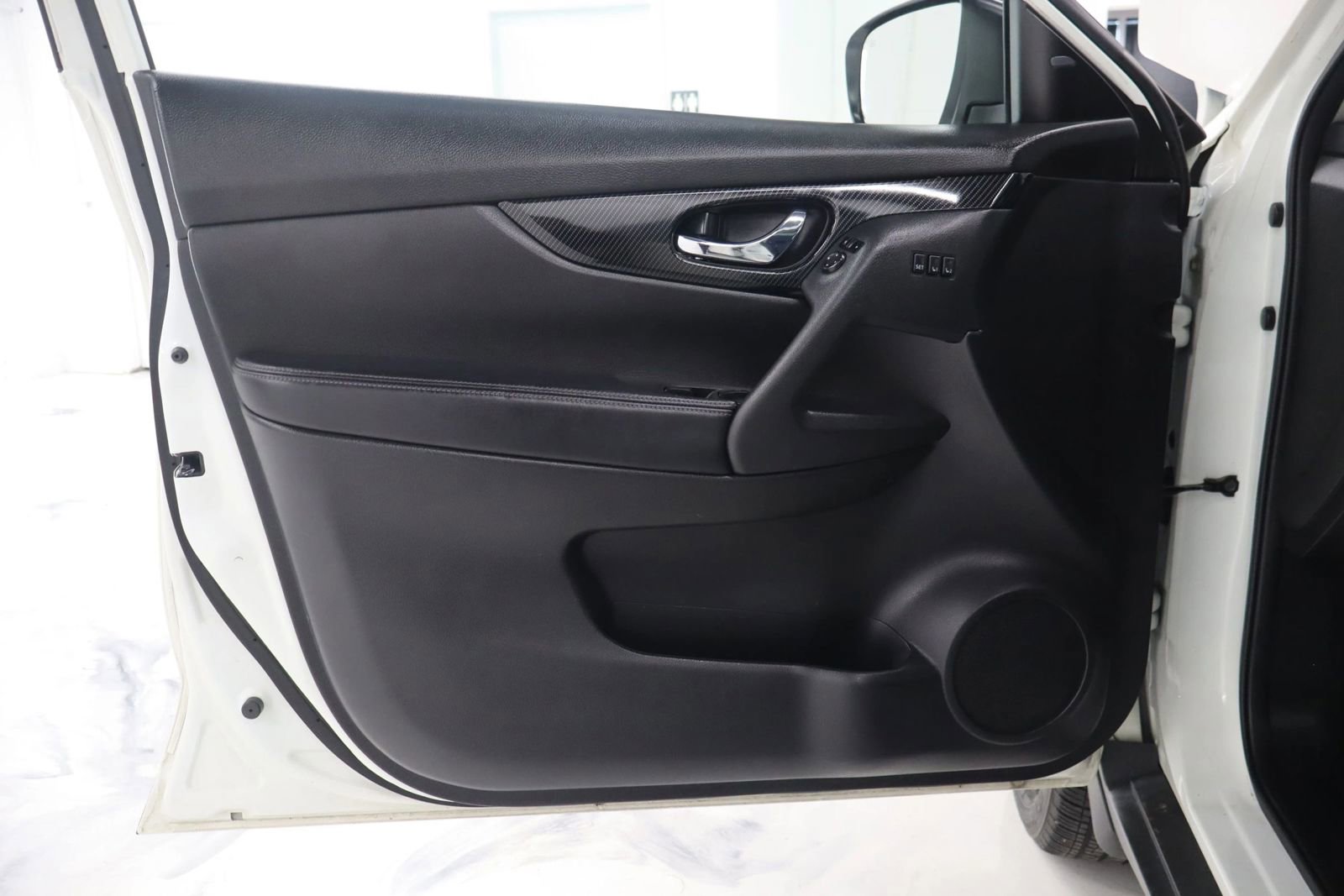 Used 2017 Nissan Rogue SL w/ SL Premium Package AWD/4WD image 11