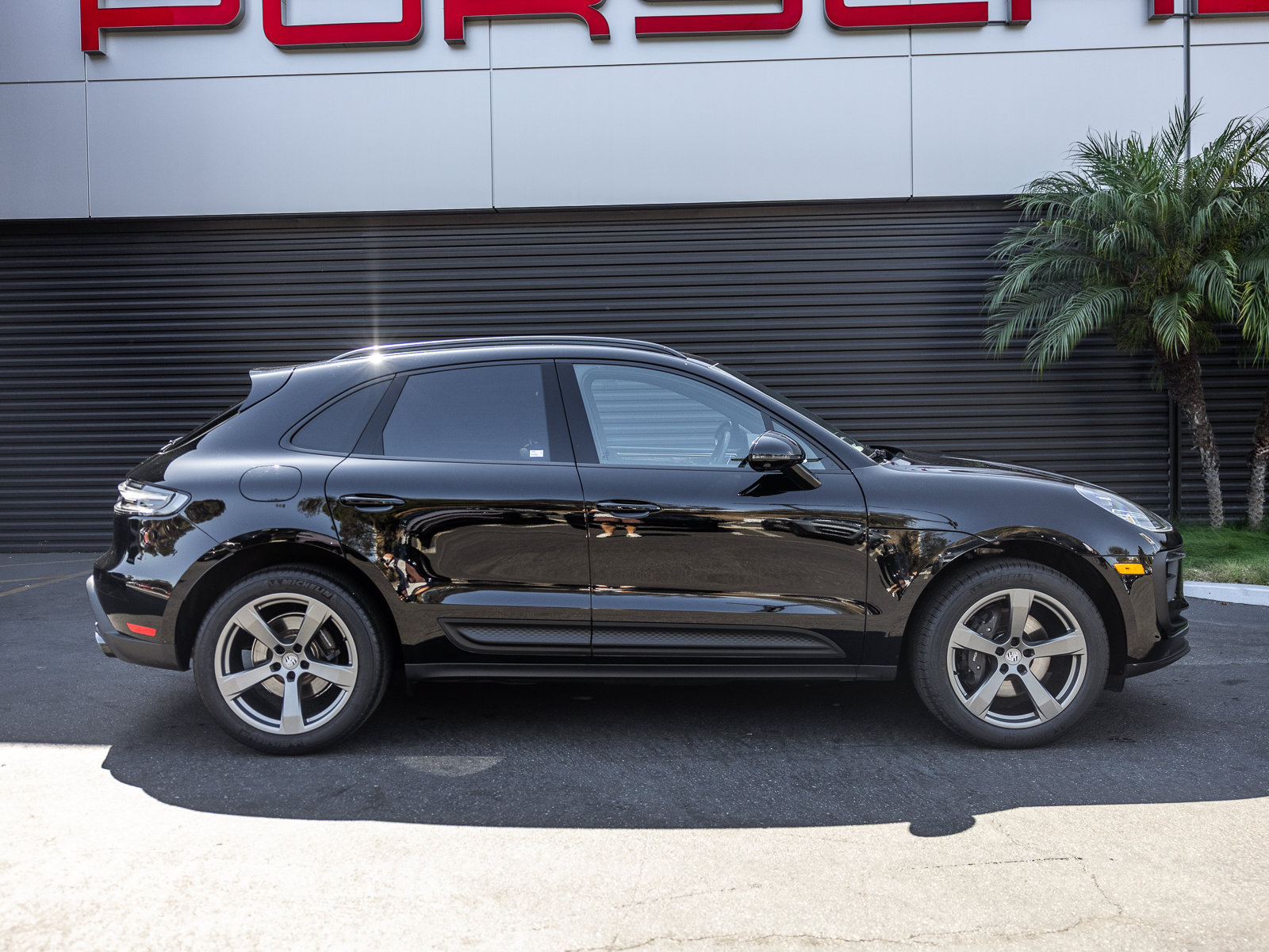 Certified 2026 Porsche Macan AWD/4WD image 8