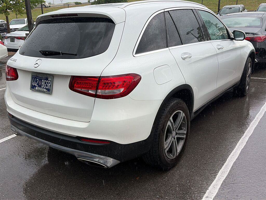 Used 2016 Mercedes-Benz GLC 300 image 2