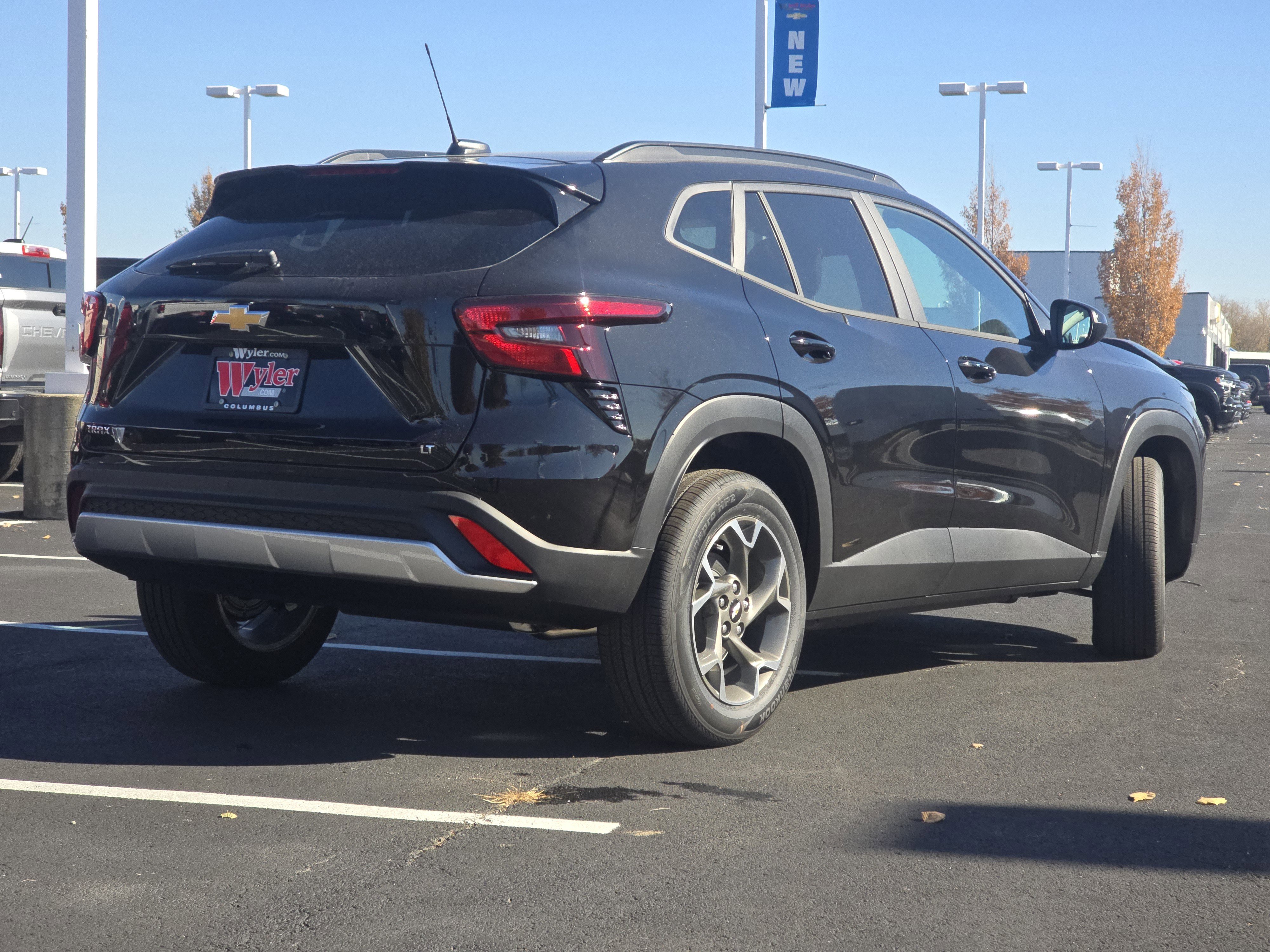New 2026 Chevrolet Trax LT w/ Sunroof Package image 17