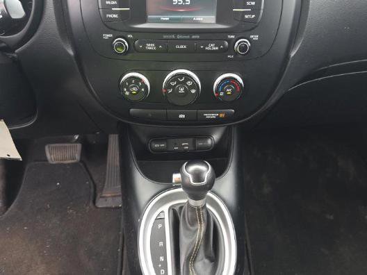 Used 2016 Kia Soul + image 4