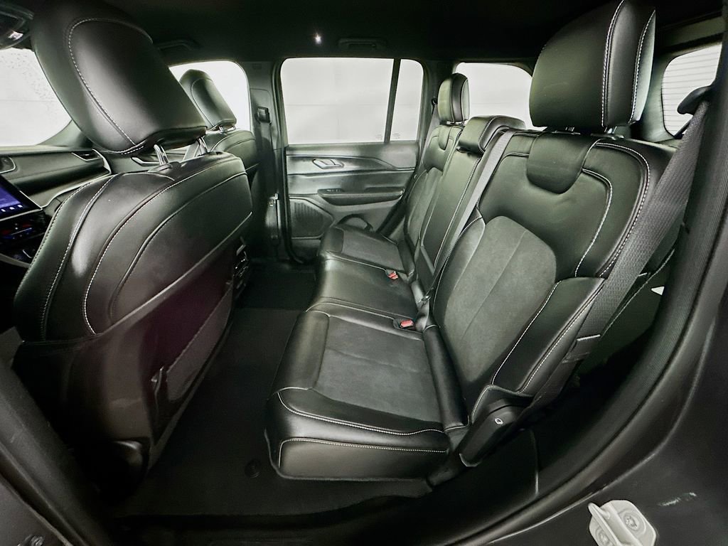 Certified 2024 Jeep Grand Cherokee Altitude image 32