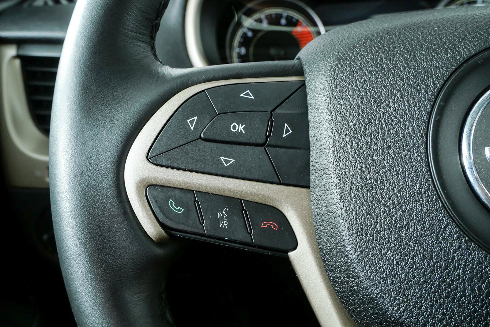 Used 2016 Jeep Cherokee Limited AWD/4WD image 10