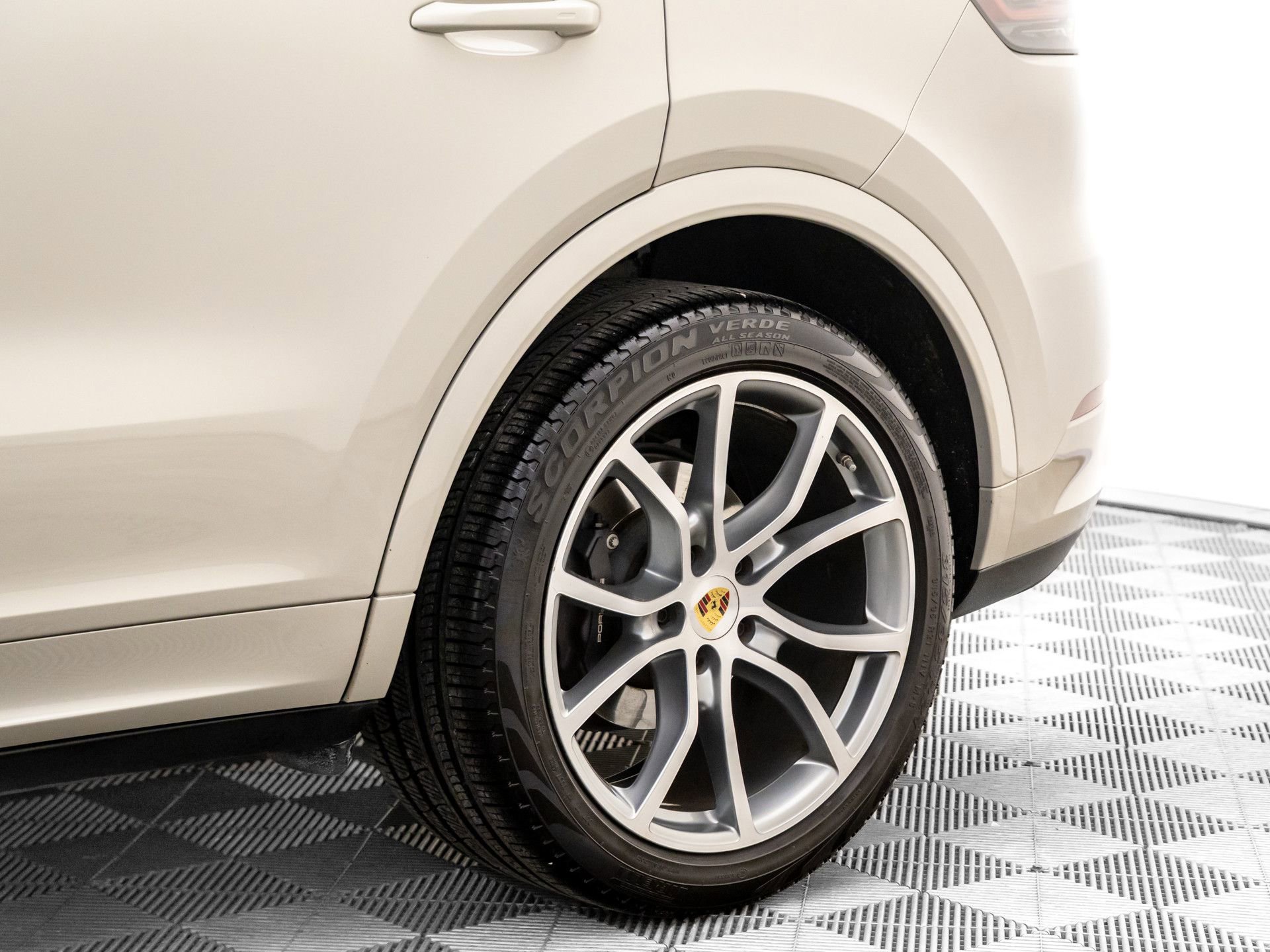 Certified 2023 Porsche Cayenne image 34