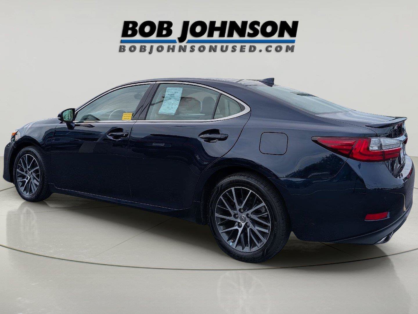 Used 2016 Lexus ES 350 w/ Premium Package w/Wood Trim FWD image 4