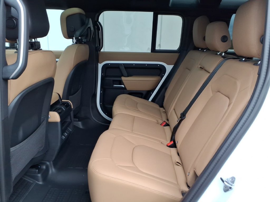 New 2026 Land Rover Defender 110 X-Dynamic SE AWD/4WD image 8