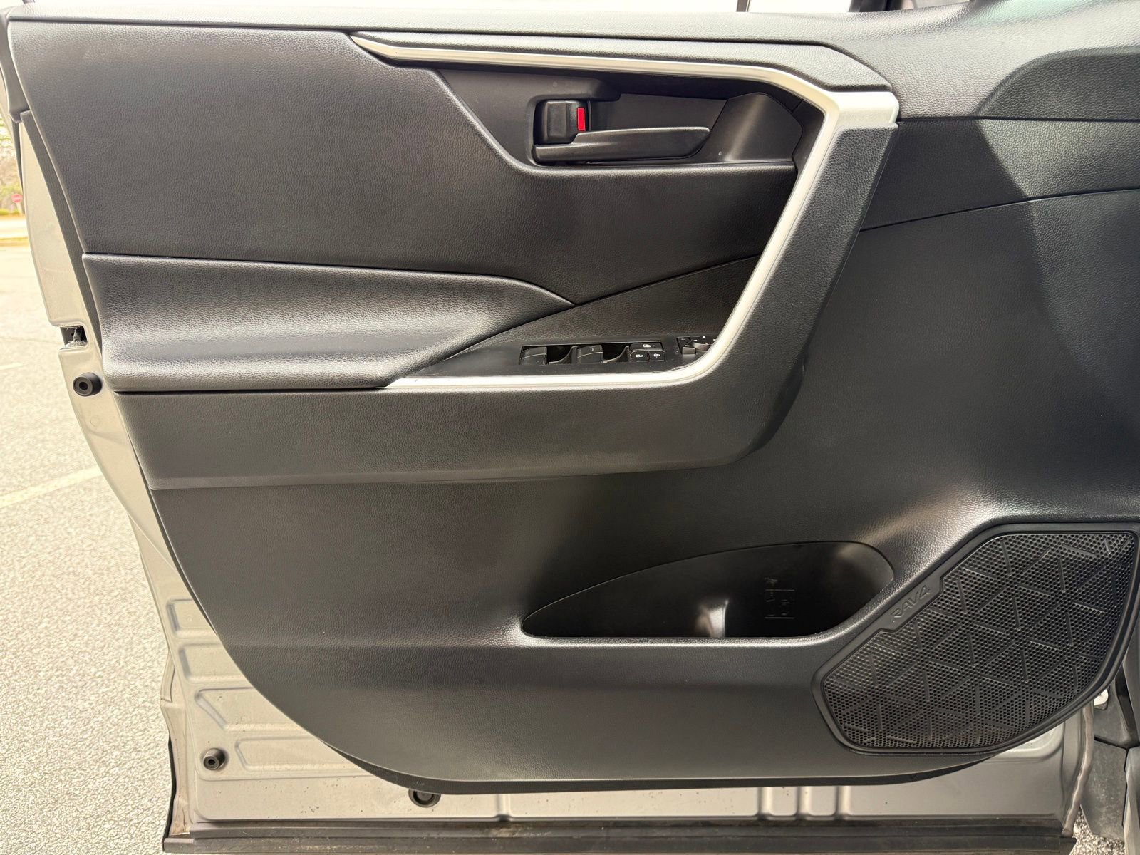 Used 2021 Toyota RAV4 LE image 41