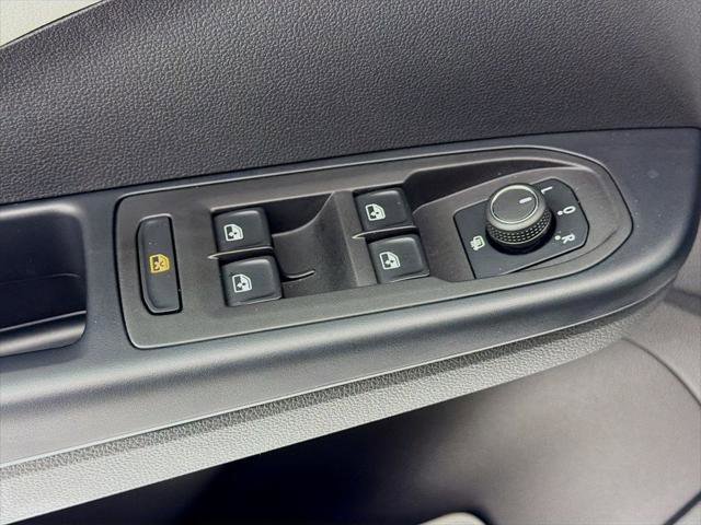 Used 2025 Volkswagen Taos SEL AWD/4WD image 19