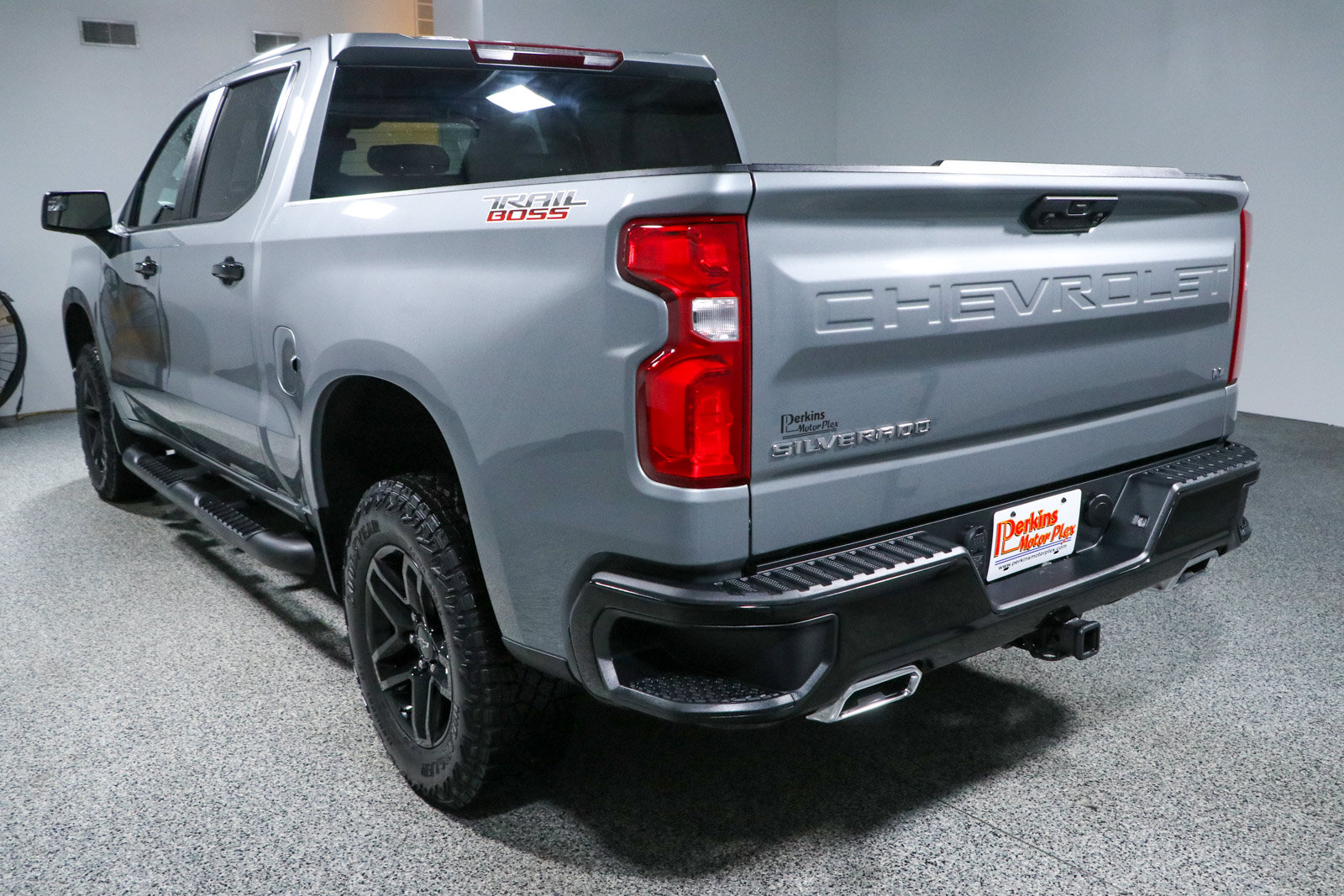 Used 2024 Chevrolet Silverado 1500 LT Trail Boss w/ Protection Package AWD/4WD image 9