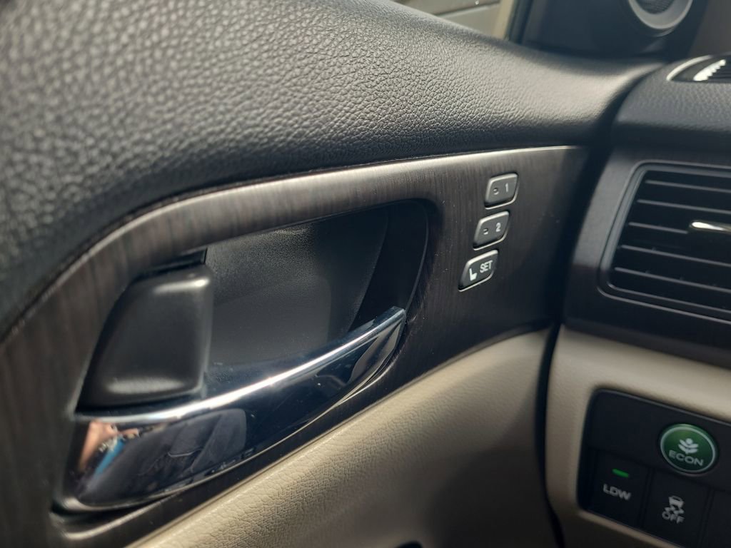 Used 2013 Honda Accord EX-L image 25