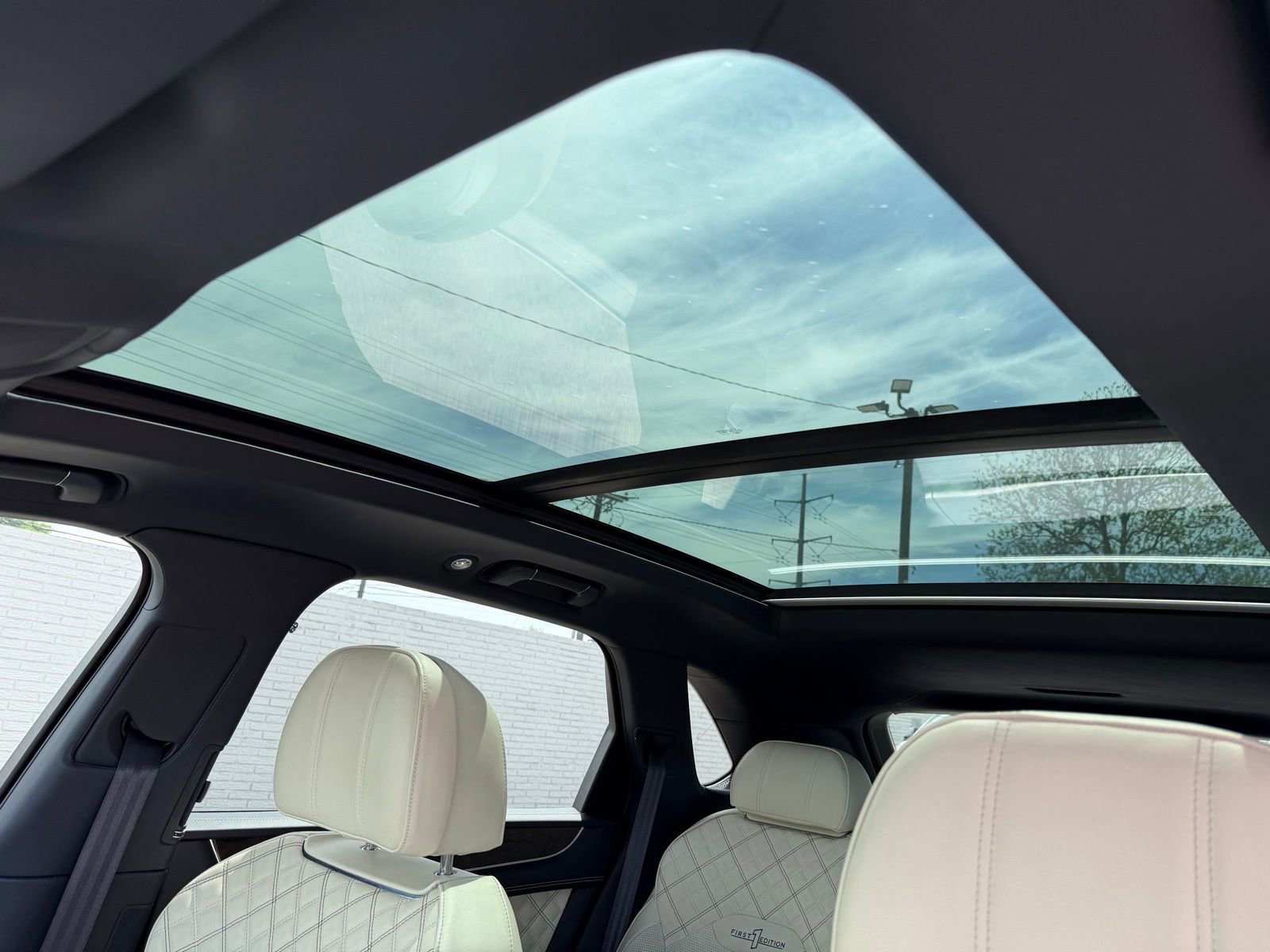 Used 2021 Bentley Bentayga image 26