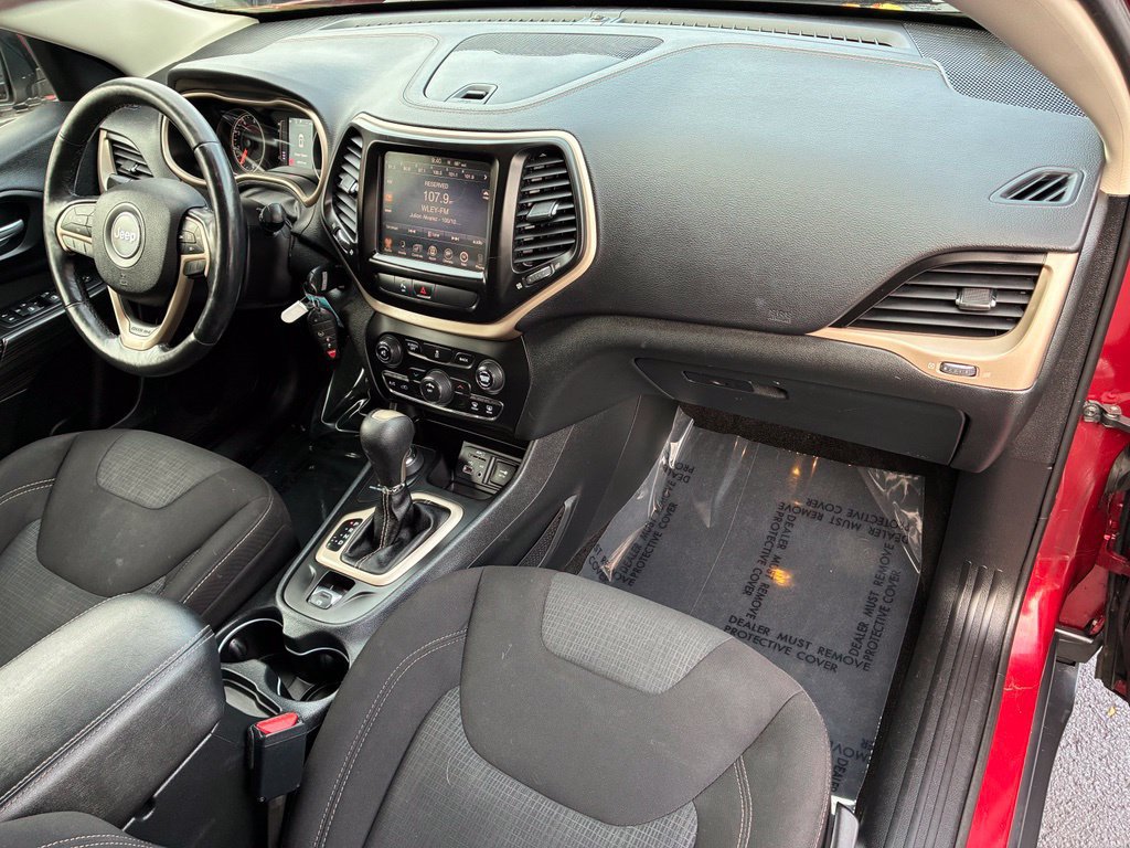 Used 2016 Jeep Cherokee Latitude w/ Safety/Convenience Group AWD/4WD image 29