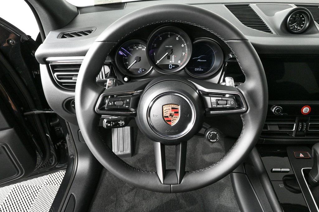 Certified 2026 Porsche Macan image 9