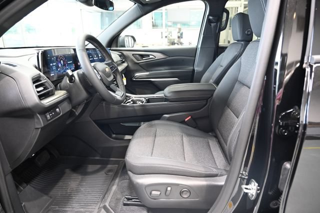 New 2027 Chevrolet Traverse LT w/ LPO, Floor Liner Package FWD image 9