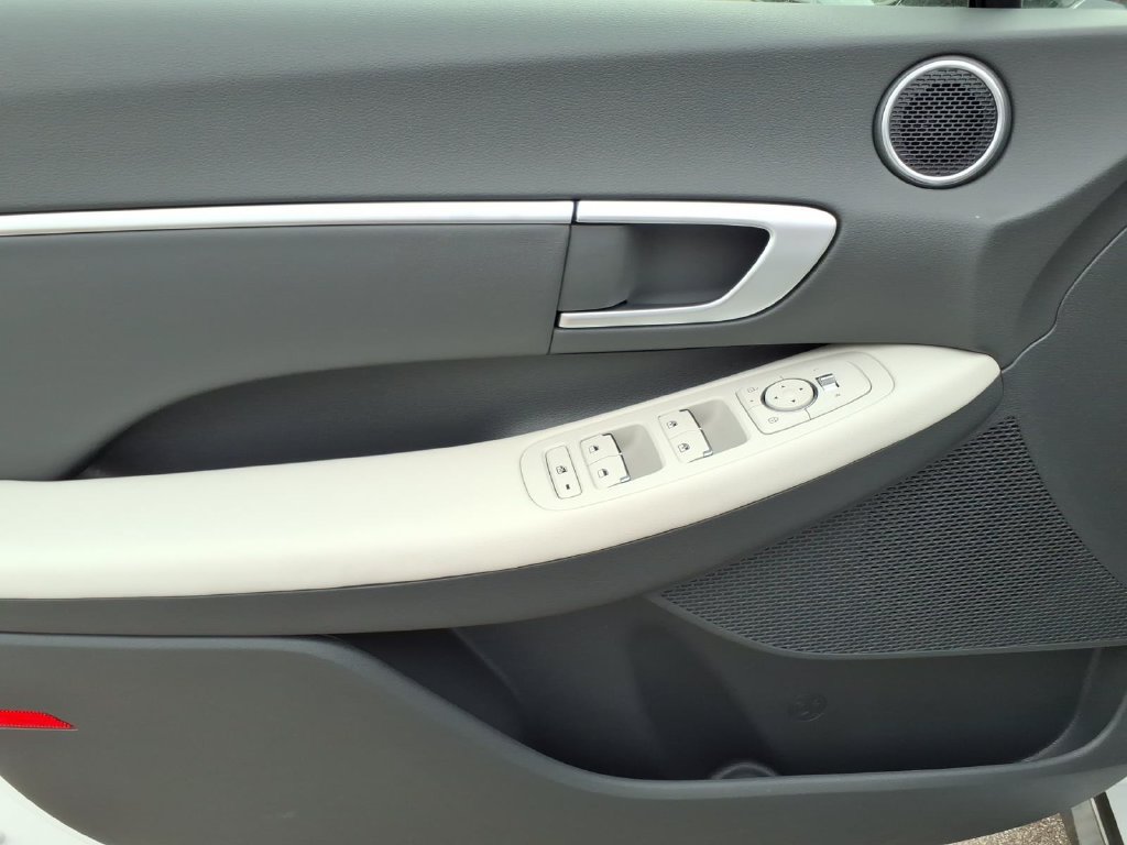Used 2026 Hyundai Sonata SEL FWD image 14