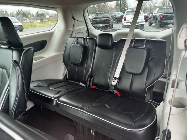 Certified 2023 Chrysler Pacifica Limited image 21