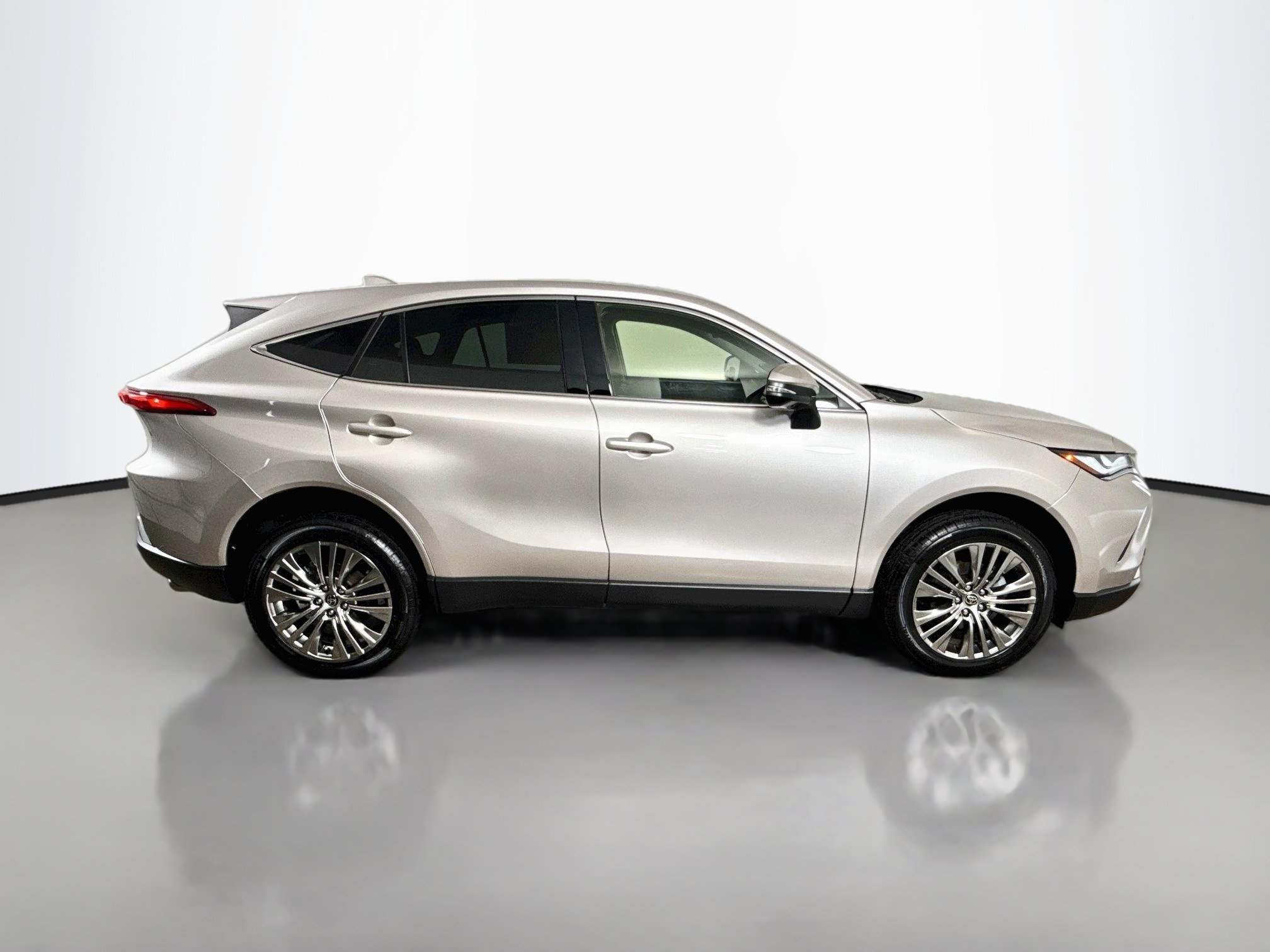 Certified 2022 Toyota Venza Limited w/ Advanced Technology Package AWD/4WD image 8