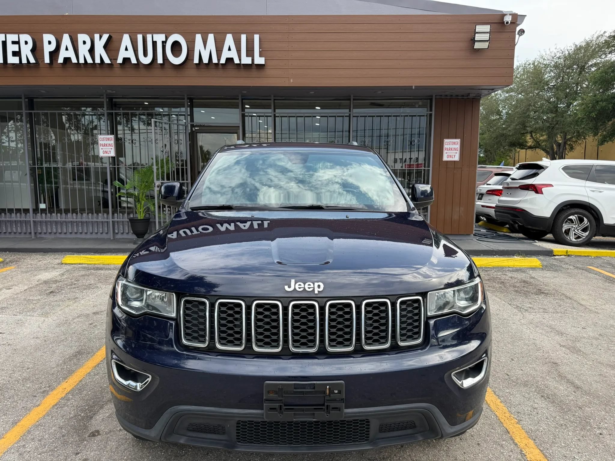 Used 2017 Jeep Grand Cherokee Laredo w/ Quick Order Package 2BE RWD image 2