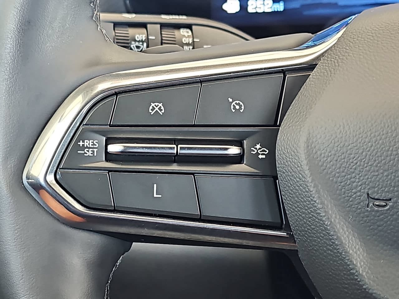Used 2025 Chevrolet Equinox LT FWD image 22