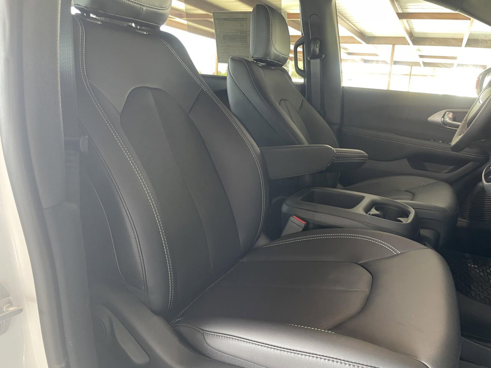 New 2025 Chrysler Pacifica Select w/ Fav Edition Package image 41