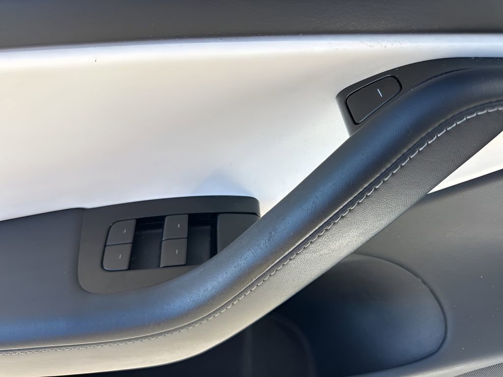 Used 2020 Tesla Model 3 Standard Range Plus image 27