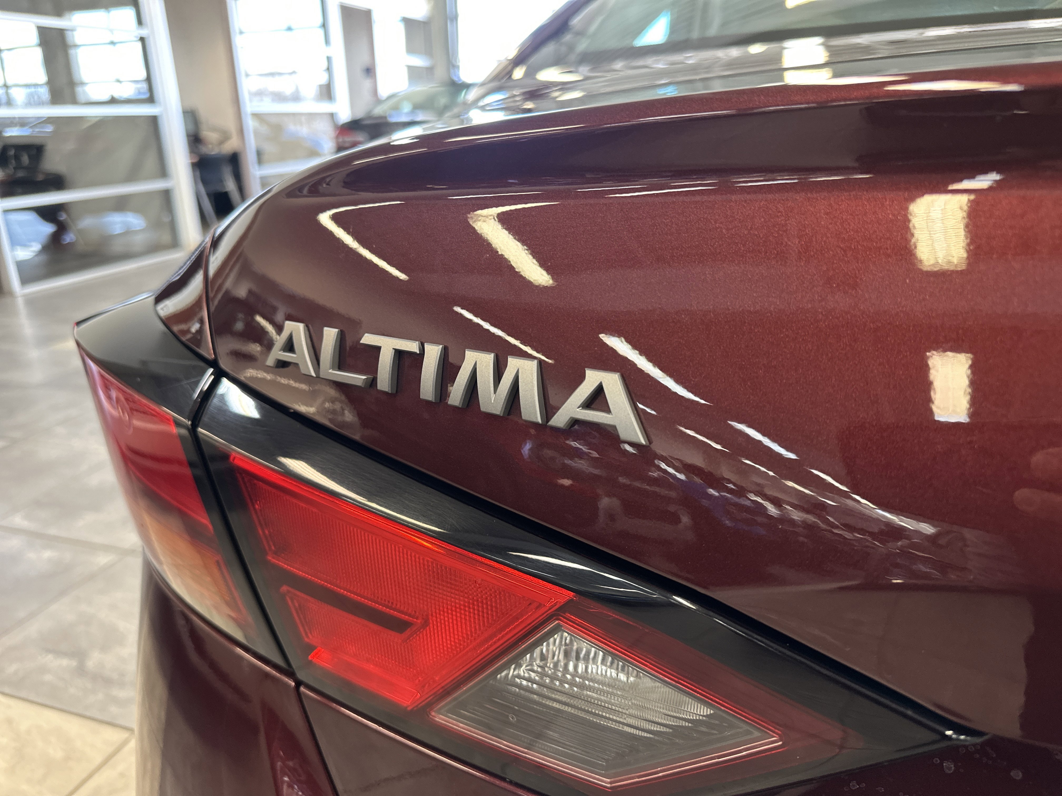 Used 2024 Nissan Altima 2.5 SV image 9