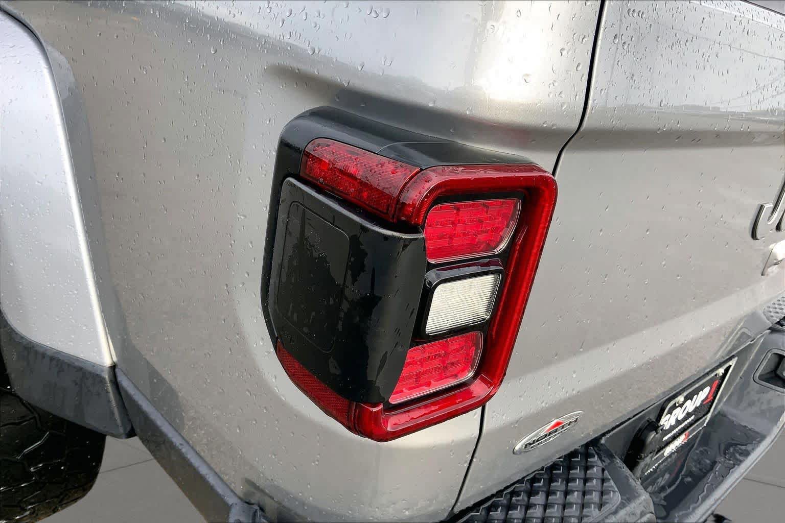 Used 2020 Jeep Gladiator Overland AWD/4WD image 29