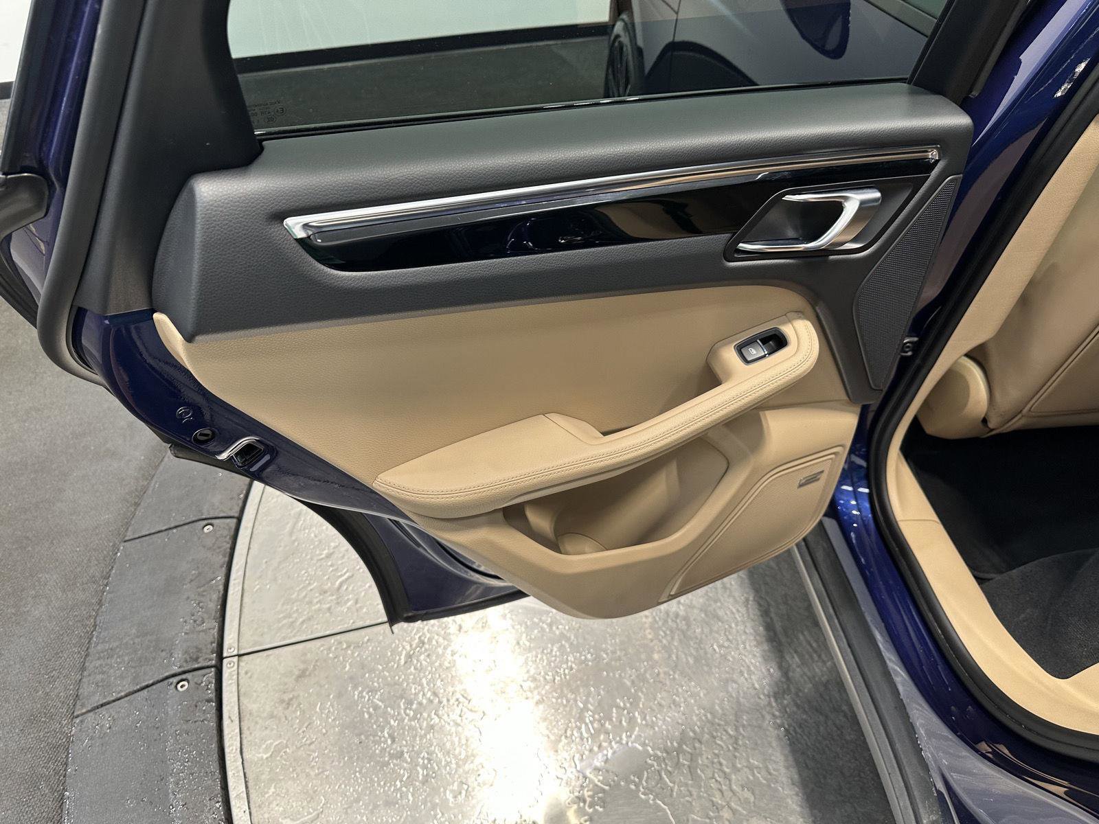Certified 2026 Porsche Macan AWD/4WD image 33