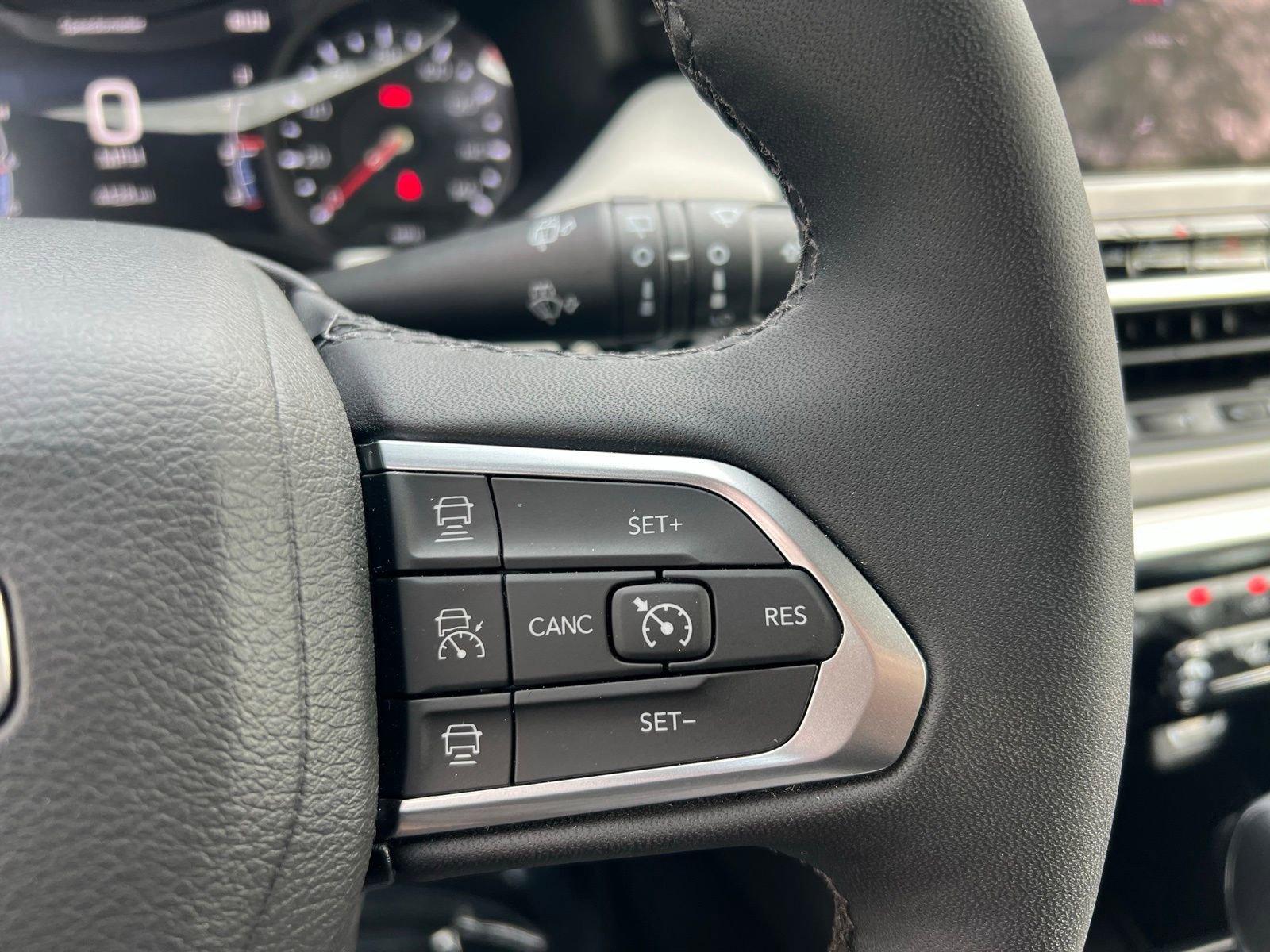 Used 2025 Jeep Compass Limited image 30