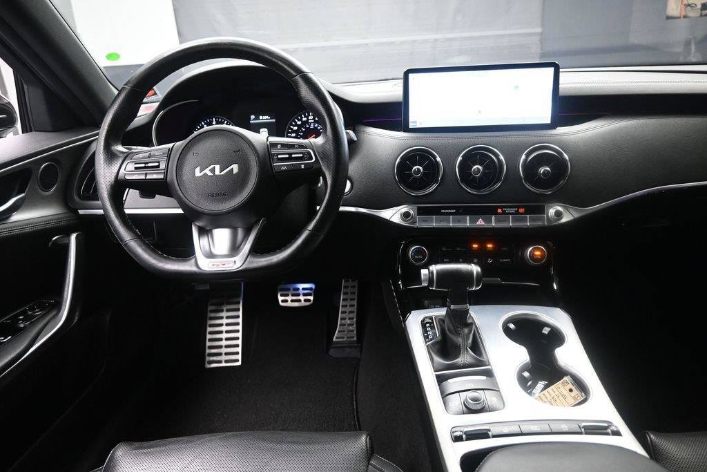 Used 2022 Kia Stinger GT1 AWD/4WD image 9