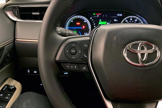 Used 2024 Toyota Venza XLE image 18
