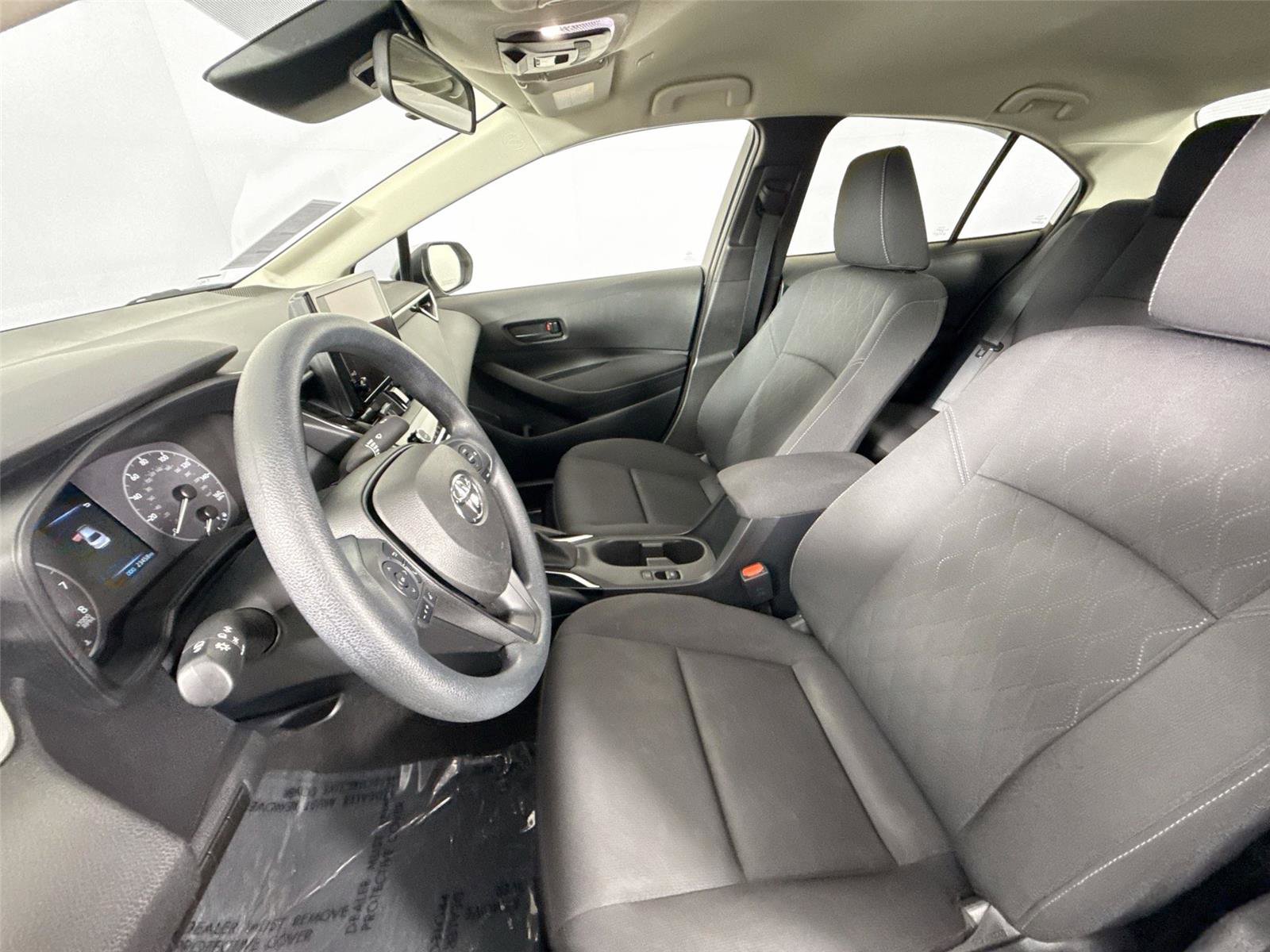 Used 2023 Toyota Corolla LE image 3