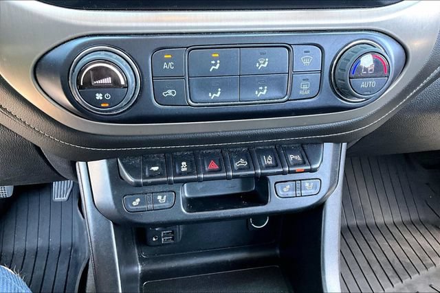 Used 2022 GMC Canyon Denali w/ Denali Black Edition Package AWD/4WD image 17