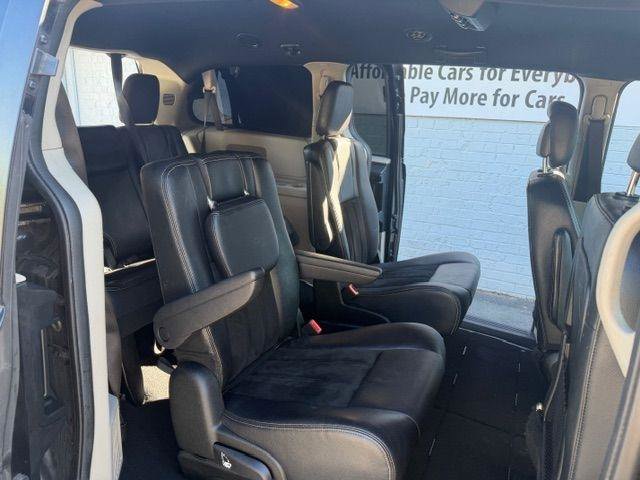 Used 2018 Dodge Grand Caravan SXT FWD image 12