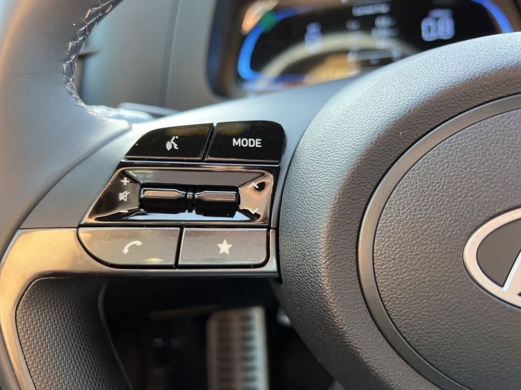 Used 2025 Hyundai Elantra Sport image 13