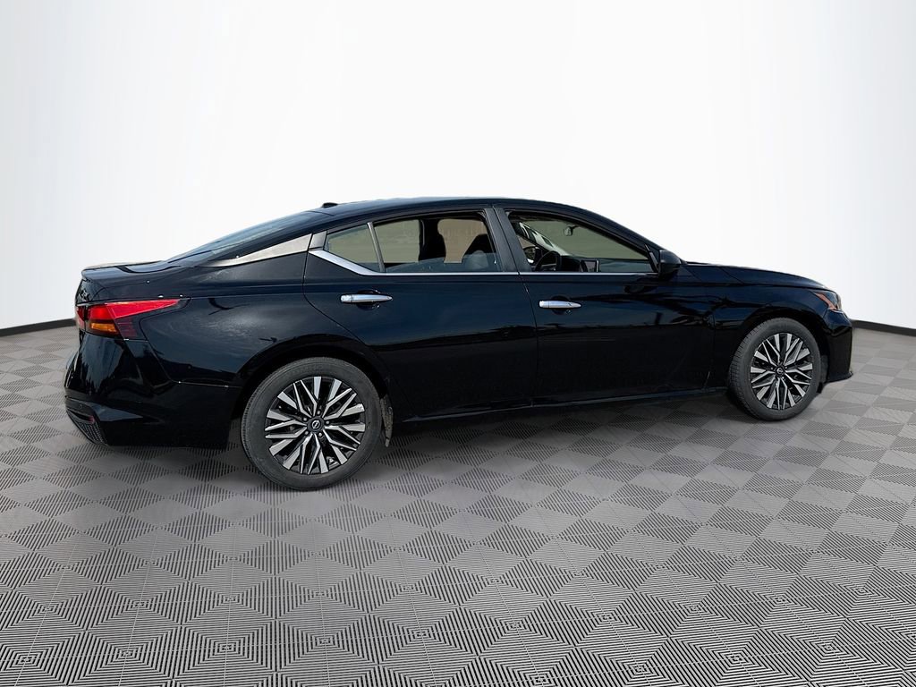 Used 2024 Nissan Altima 2.5 SV FWD image 5