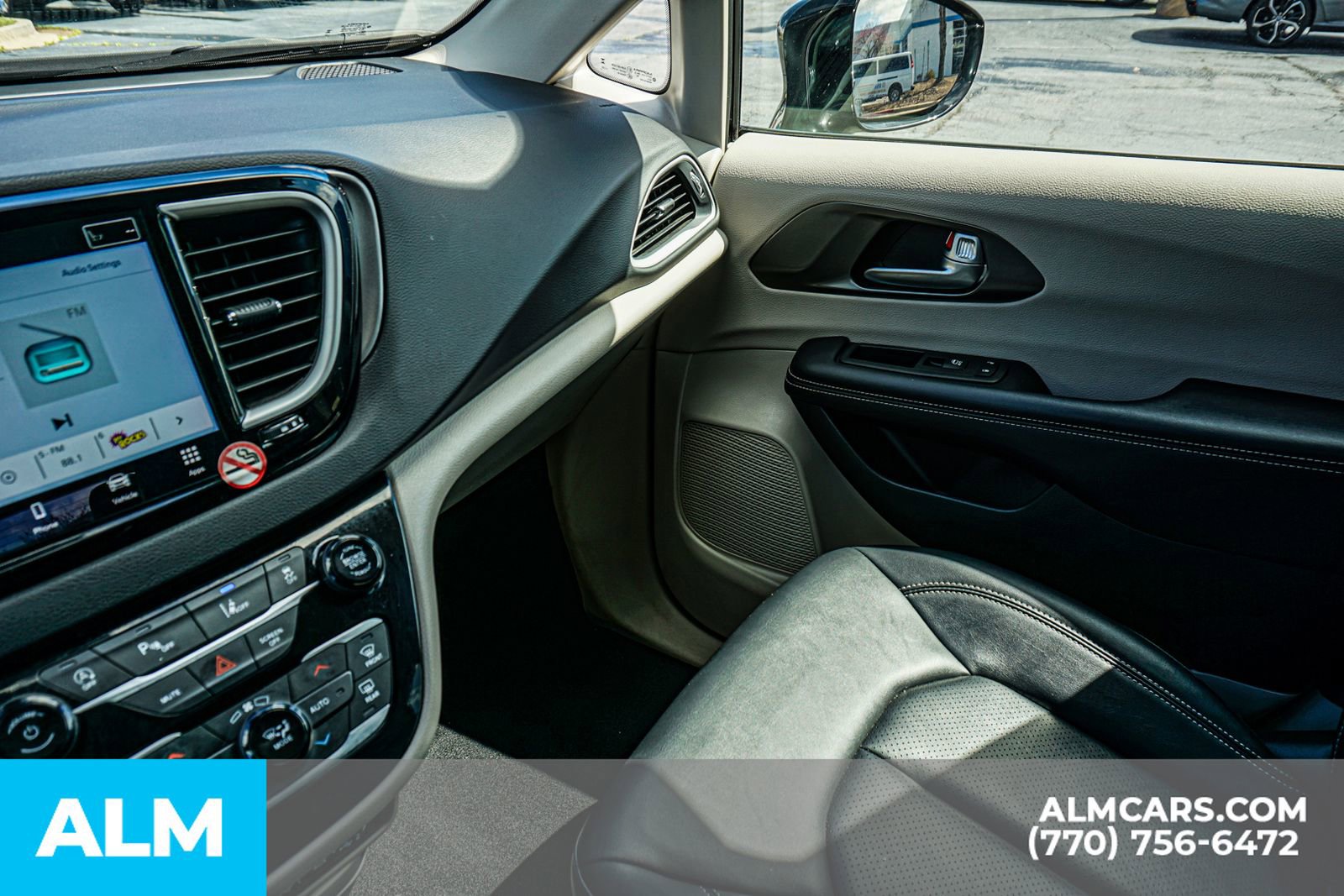 Used 2024 Chrysler Pacifica Touring-L image 47