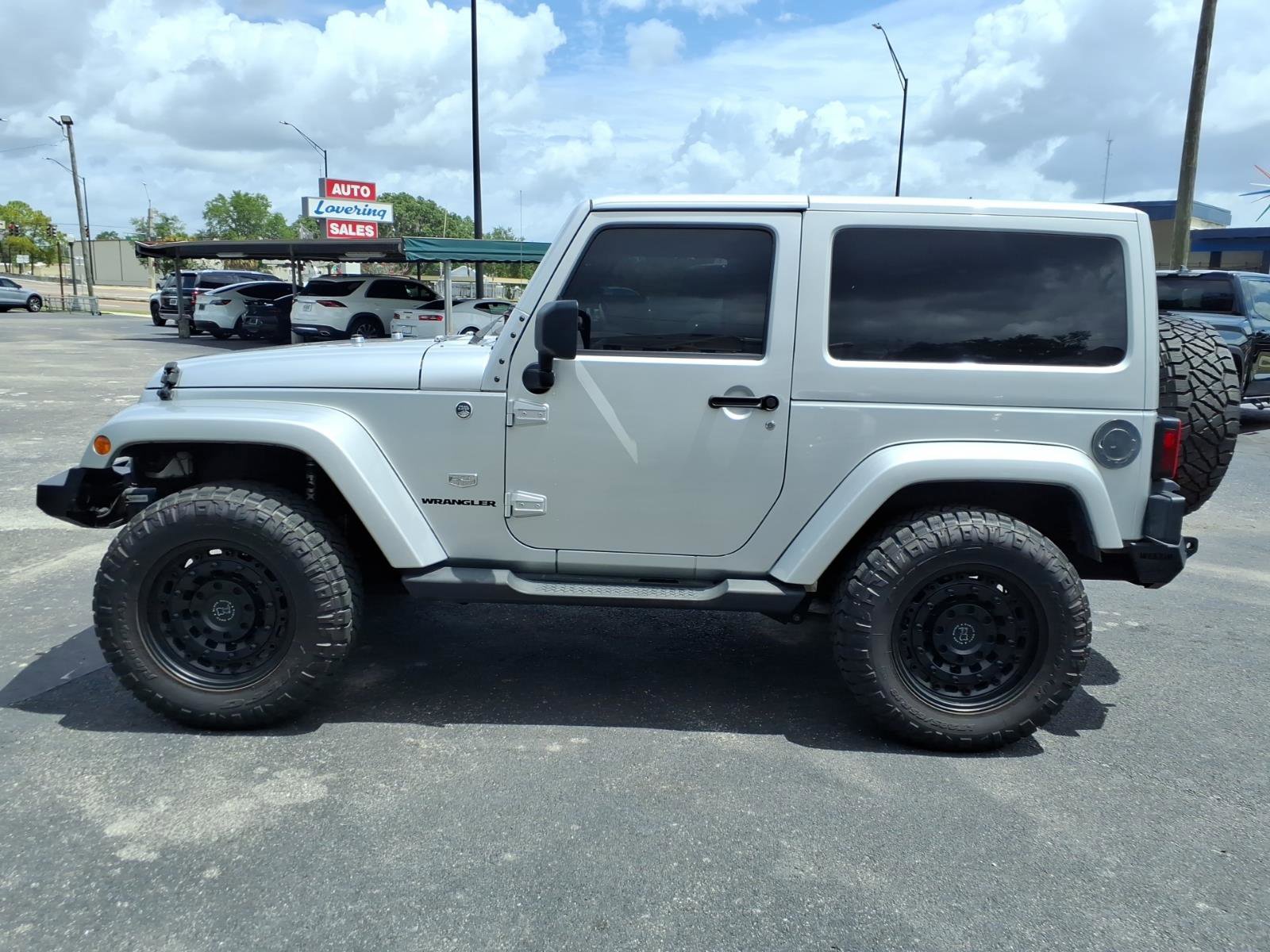 Used 2011 Jeep Wrangler Sahara w/ Dual Top Group AWD/4WD image 4