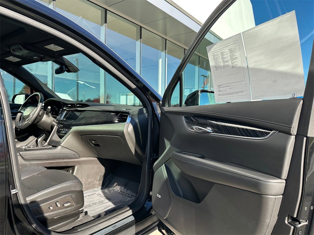 Used 2022 Cadillac XT6 Premium Luxury image 11