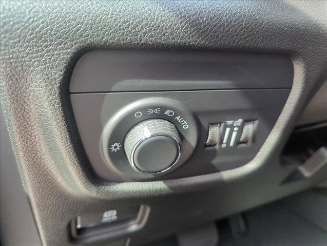 New 2025 Jeep Grand Cherokee Altitude image 17