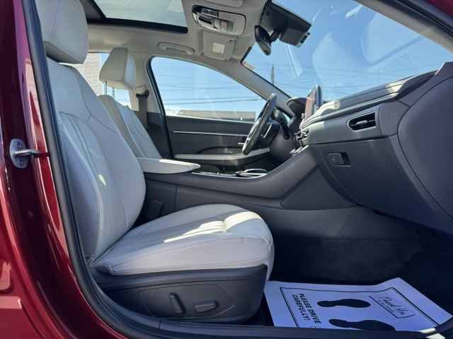 Used 2023 Hyundai Sonata Limited w/ Cargo Package image 9