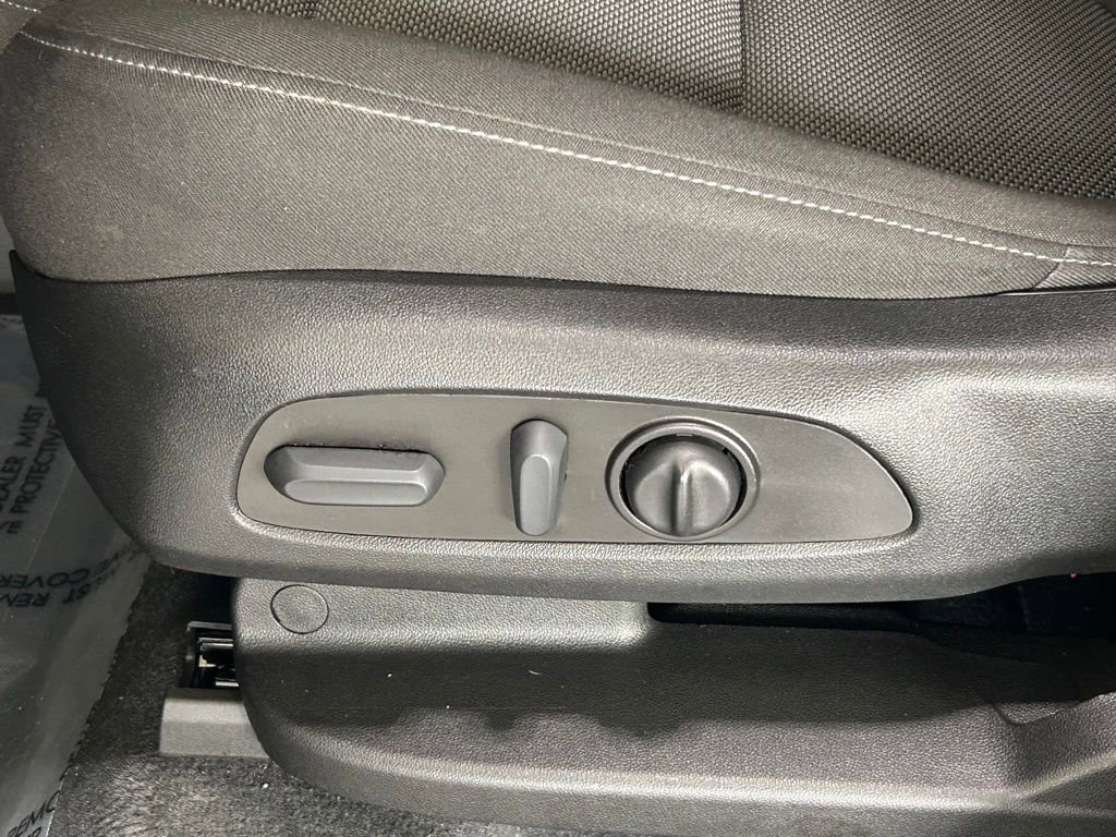 Used 2023 Chevrolet Traverse LT image 16