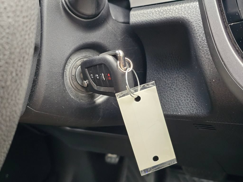 Used 2018 Toyota Camry LE FWD image 32